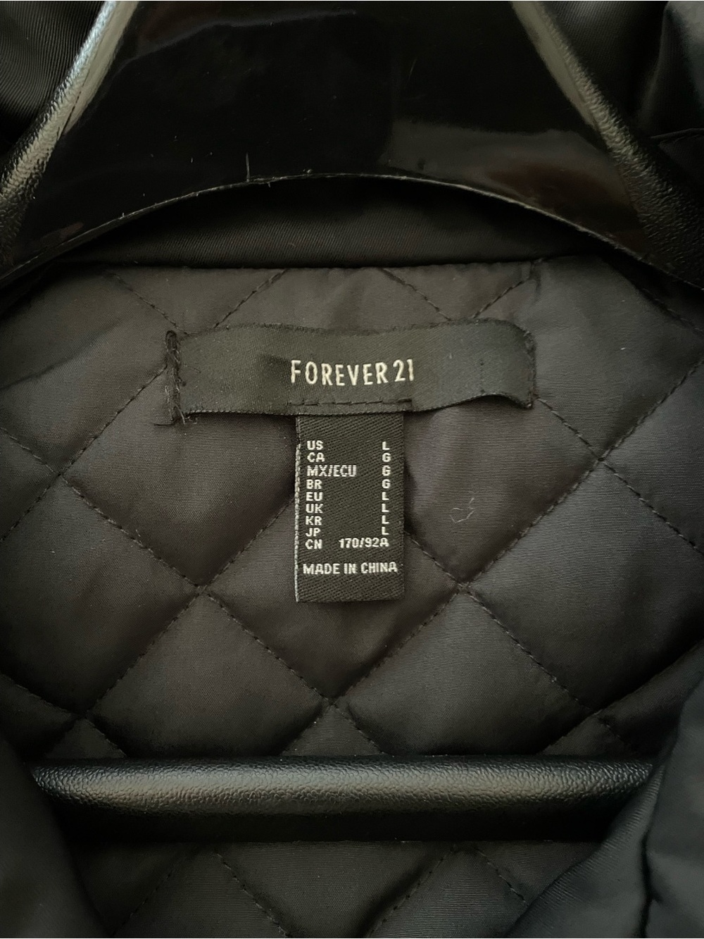 Forever 21 Women’s Black Cropped Bomber Jacket Size Large - Picture 7 of 7